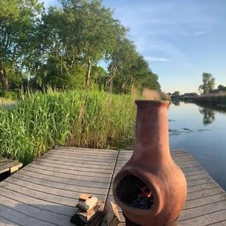 Sfeervolle Tipi Tent Dicht Bij De Kust. Schagerbrug