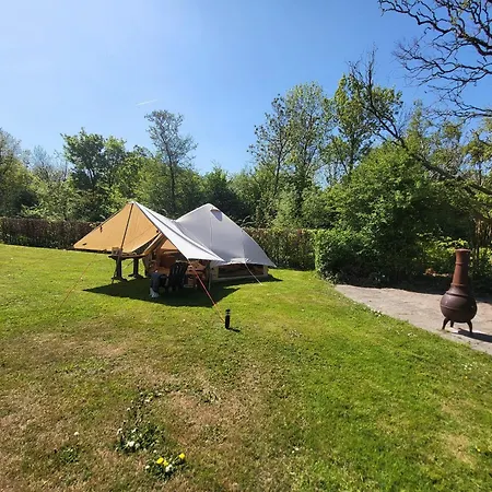Sfeervolle Tipi Tent Dicht Bij De Kust. Schagerbrug