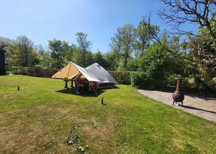 Sfeervolle Tipi Tent Dicht Bij De Kust. Schagerbrug